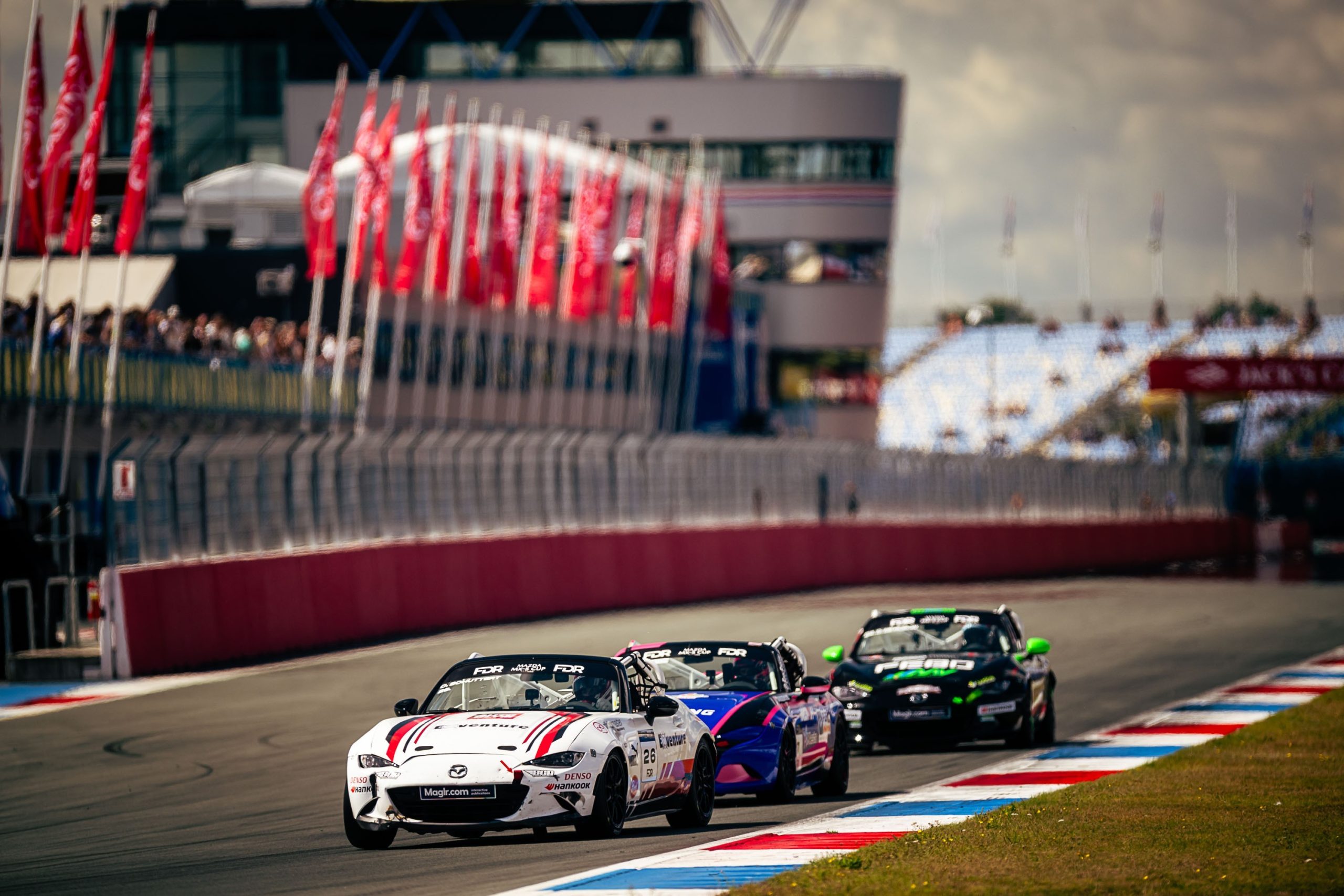 Benelux Mazda MX-5 Cup - Assen: thuiswinst voor Dekker