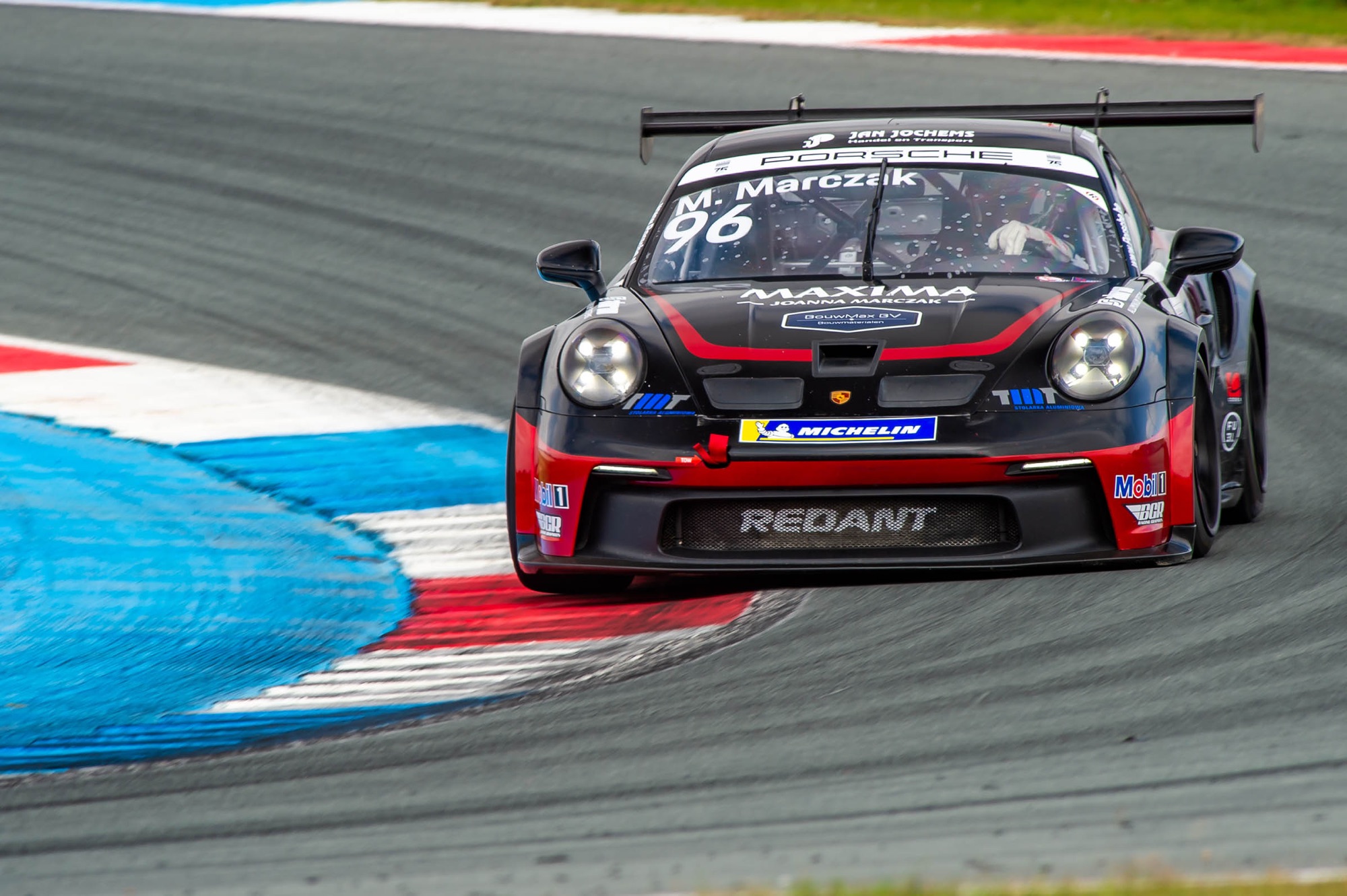 Porsche Carrera cup Benelux Assen: Milan Marczak verstevigt eerste plaats met klinkende zege